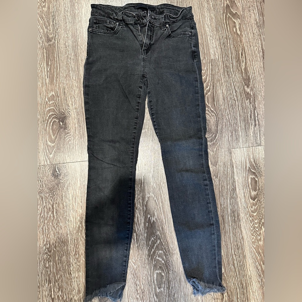 Joe’s black skinny ankle jean, size 26
